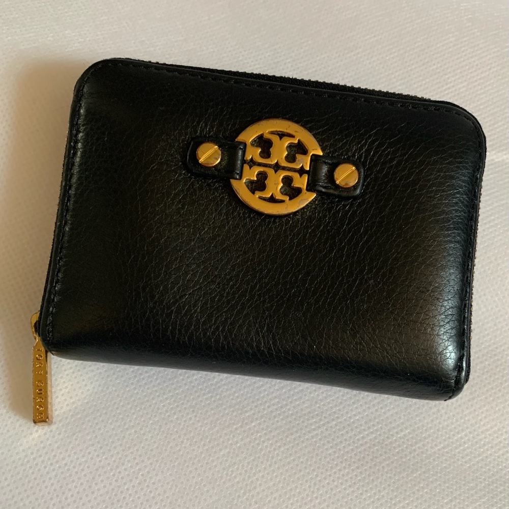 Tory Burch zip around card case - used
